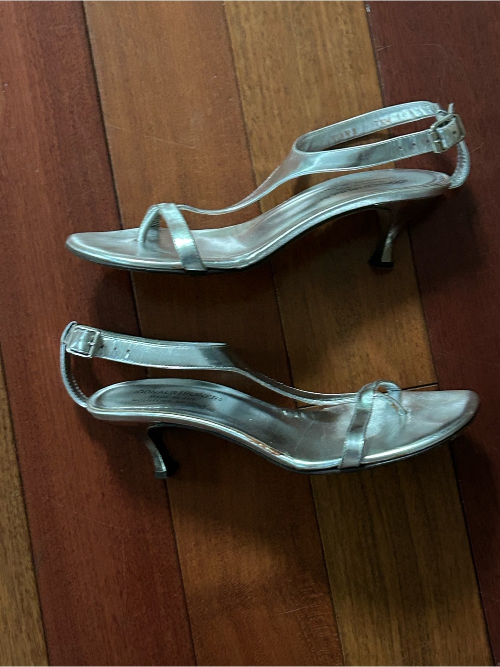 Donald J Pliner Viviana Metallic Silver Kitten Heel Thong Sandal 7.5M Italy